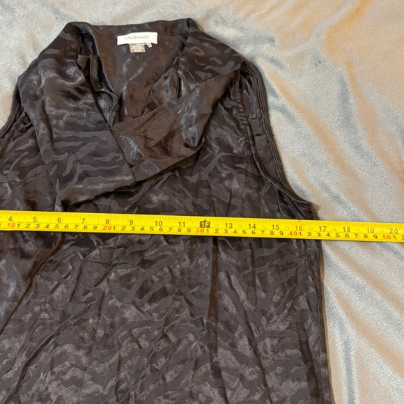 Calvin Klein Textured Black Top
#1021 - Picture 2 of 6